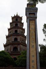 Вьетнам, Пагоды и церкви.